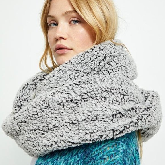 Free People Accessories - Free people BNWT scarf "cloud 9 double loop" gray